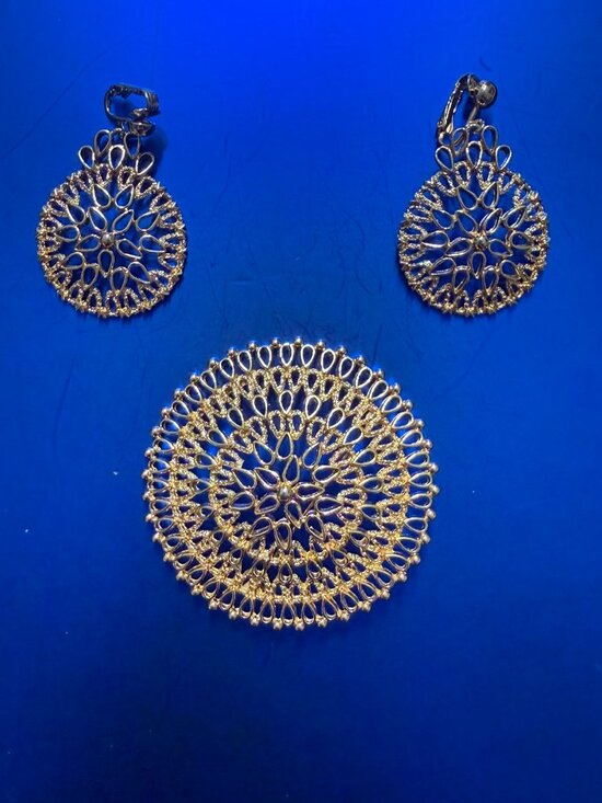 Sarah Coventry Jewelry - Vintage Fully Signed Sarah Coventry Gold Wire Filigree Mandala Brooch & Earring